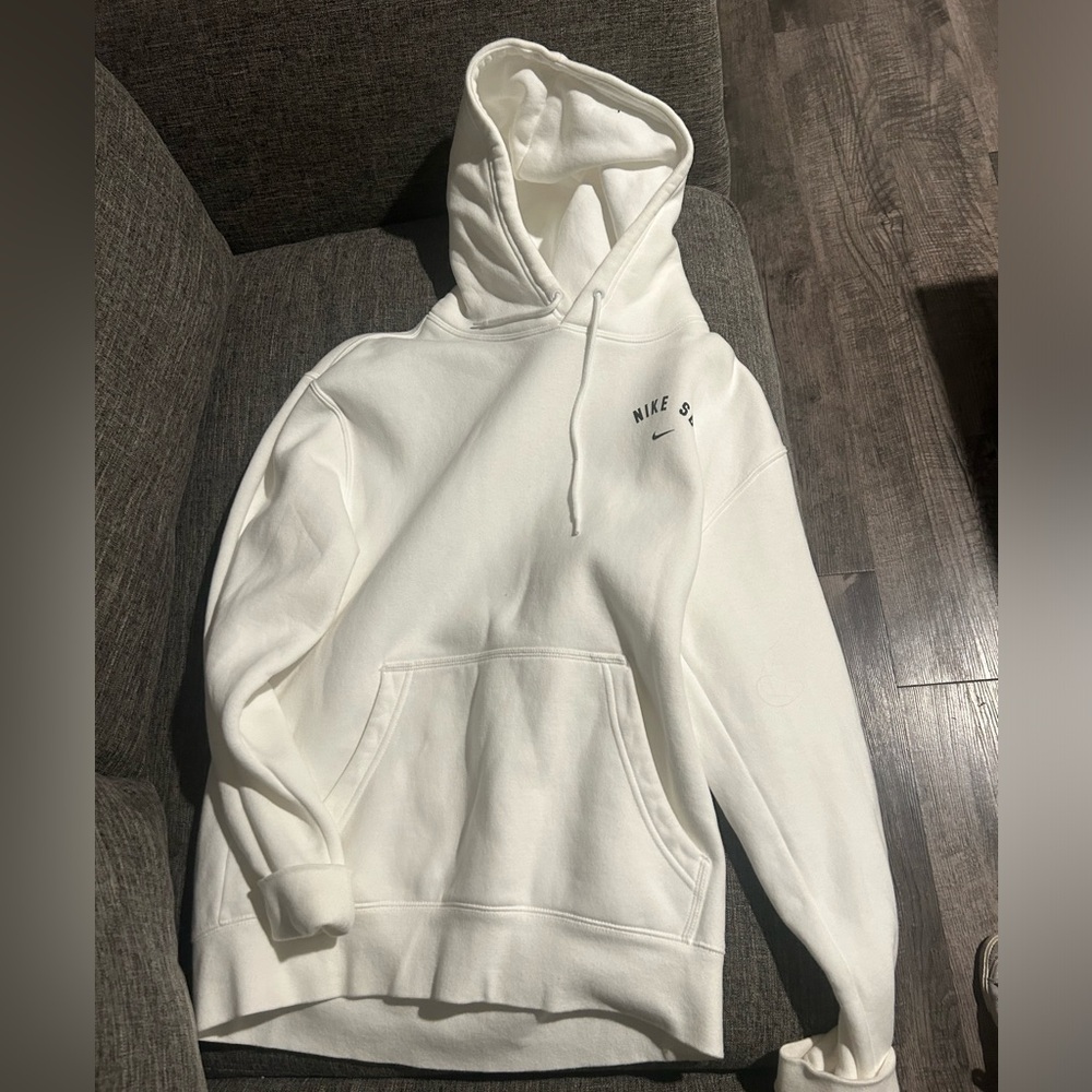Never worn Nike sb white hoodie 🤍🖤